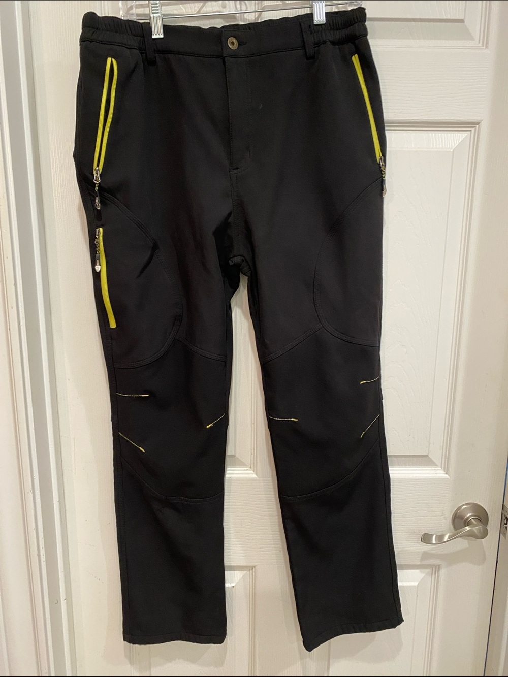 Men's ski 🎿 pants 👖 size large with Yellow Accents